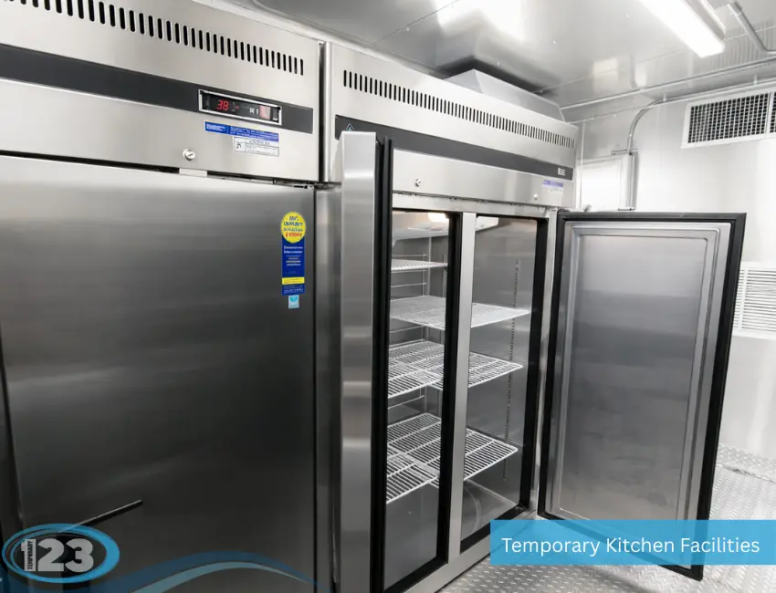 Portable refrigeration trailer supporting temporary kitchen rental operations